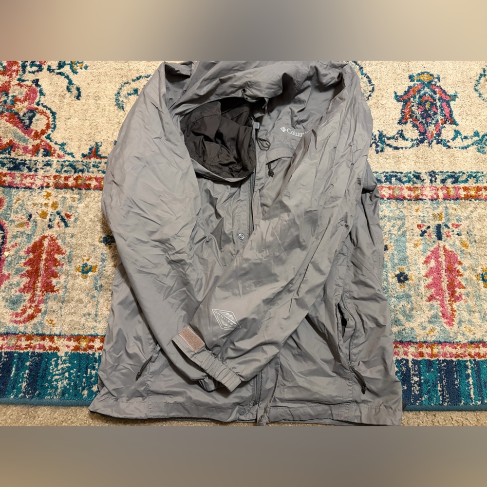Columbia Men's Light Gray Raincoat